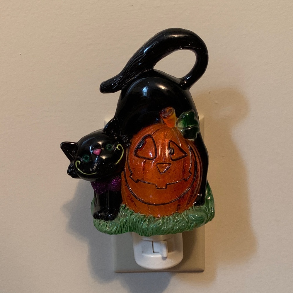 📌 Halloween Black Chesire Cat & Pumpkin Plug In Nightlight